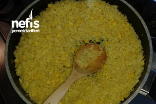 Köri Soslu Mısırlı Pirinç Pilavı Tarifi