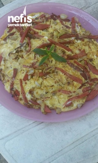 Soğanlı Salamlı Omlet