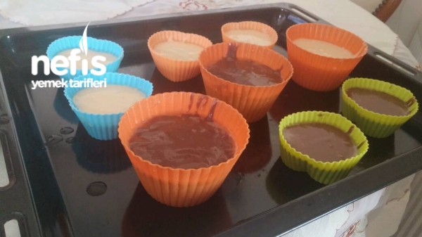 Kolay Çikolatalı Ve Sade Cupcake Yapımı