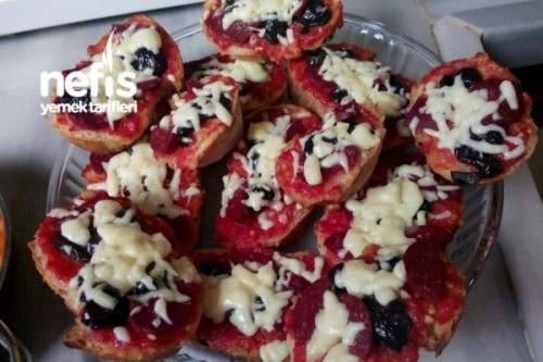 Bayat Ekmek Pizzası Yapımı Videosu Bayat Ekmek Pizzası Yapımı Videosu