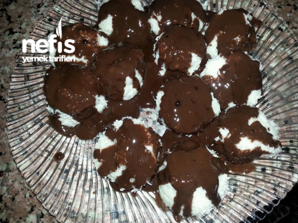 Çikolata Soslu Soğuk Fincan Tatlısı Nefis Yemek Tarifleri