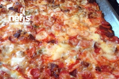 Hazır Ekmek Hamurundan Pratik Pizza Yapılışı Videosu Hazır Ekmek Hamurundan Pratik Pizza Yapılışı Videosu