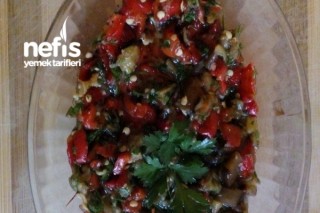 Közlenmiş Kırmızı Biber Ve Patlıcan Salatası Tarifi