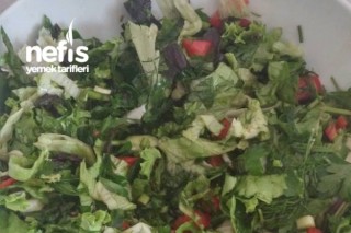 Bol Yeşillikli Vitamin Salatası Tarifi