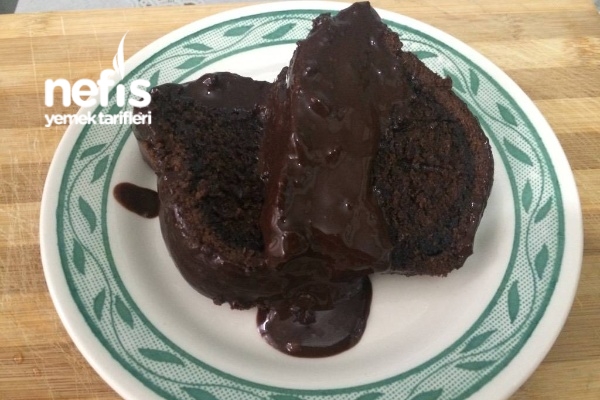 Çikolata Yatağında Vişne Sulu Kakaolu İsmi Uzun Kek
