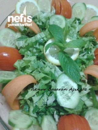 Yeşil Naneli Marul Salatası
