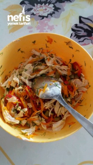 Yoğurtlu Nefis Tavuk Salatası