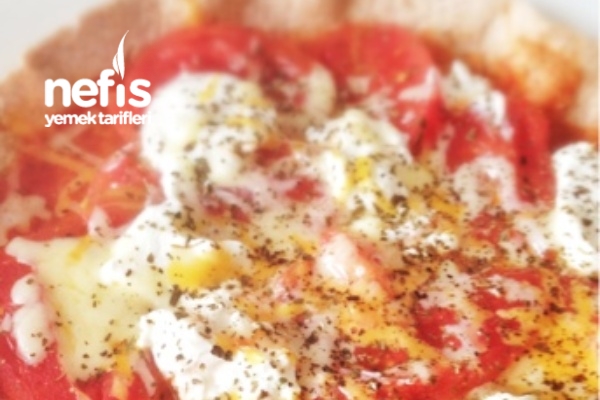 Hafif Pizza Margarita “5 Dakika” – 168 Kkal/100g