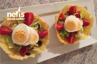 Porsiyonluk Peynir Çanaklarında Salata Sunumu Tarifi