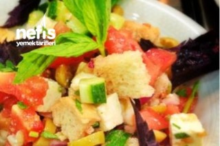 Panzanella Salatası  106 Kkal 100 Gram Tarifi