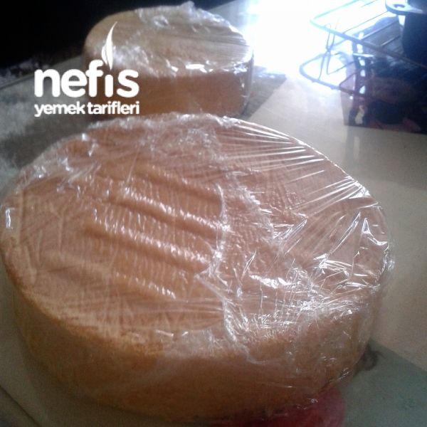 Doğum Günü Pastası (Pandispanya Pastacı Kreması) Tarifi