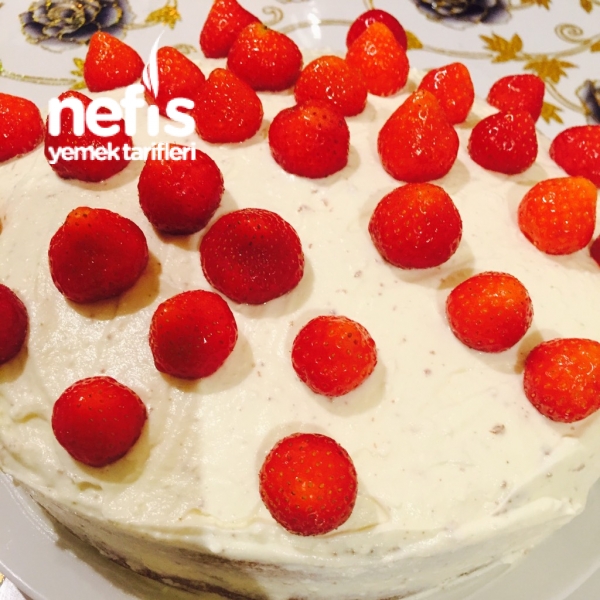 Pastabanlı Çilekli Muz Kremalı Pasta Nefis Yemek Tarifleri