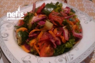 Bol Yeşillikli Sebze Salatası Tarifi