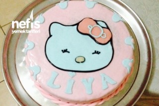 Hello Kitty Desenli Yaş Pasta Tarifi