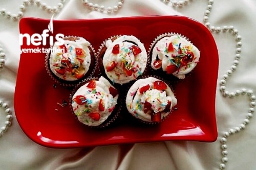 Küçük Meyveli Muffinler (Yaş Pasta Tadında) Nefis Yemek Tarifleri