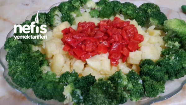 Köz Biberli Yoğurtlu Brokoli Salatası
