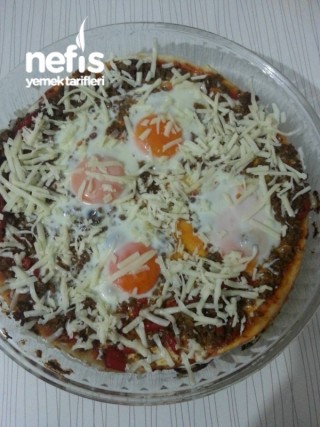 Kıymalı Yumurtalı Pizza