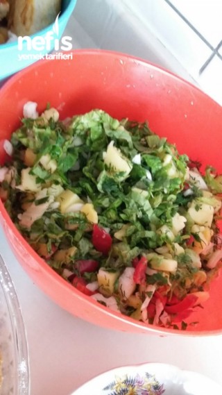 Yeşillikli Patates Salatası