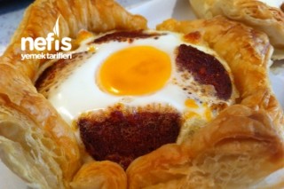 Kahvaltıya Milföy Çanağında Kaşar-sucuk-yumurta Tarifi