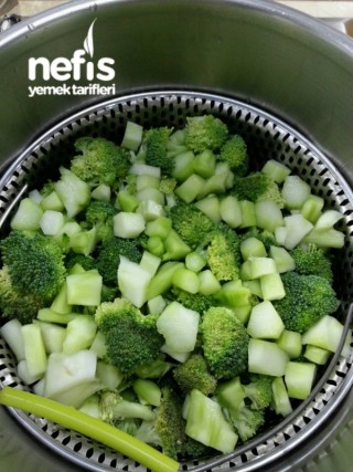 Buharda Pişirilmiş Brokoli Salatası