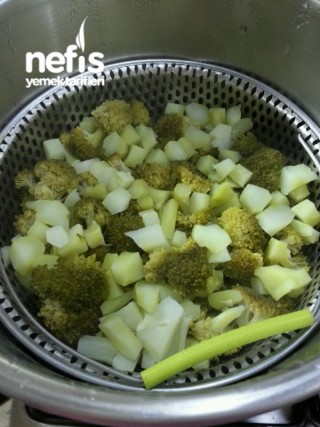 Buharda Pişirilmiş Brokoli Salatası