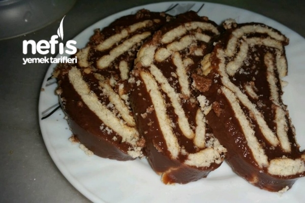 Bisküvili Üçgen Pasta Nefis Yemek Tarifleri