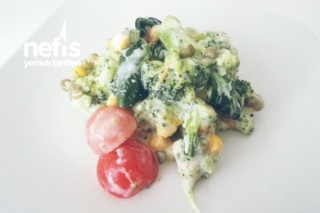 Karışık Yoğurtlu Brokoli Salatası (Diyet) Tarifi