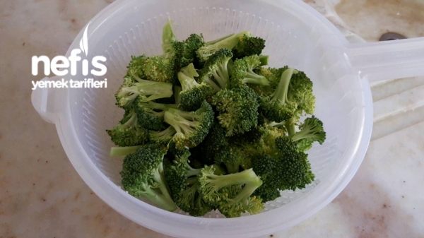 10 Dakikada Brokoli Salatası (mikrodalgada)