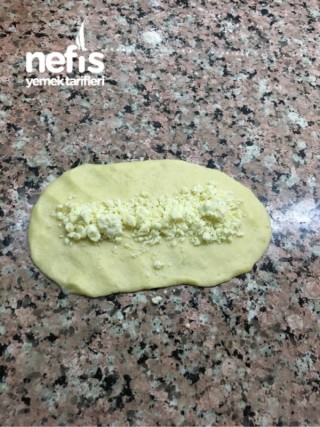 Peynirli Ay Çöreği