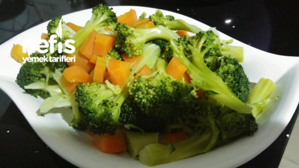 Yogurtlu Brokoli Salatasi