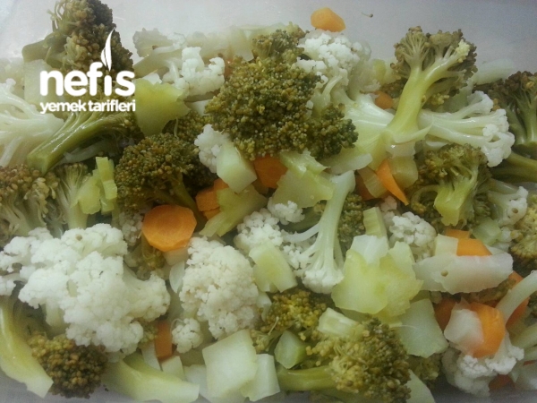 Buharda Pişirilmiş Brokoli-karnabahar-havuç Salatam