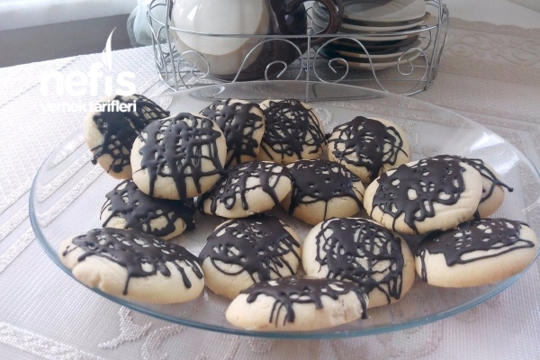Çikolata Soslu Ağızda Dağılan Kurabiye Nefis Yemek Tarifleri