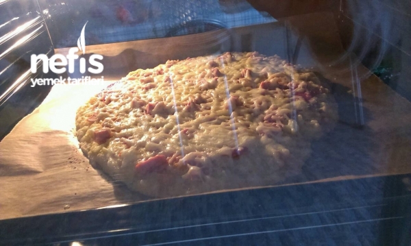 Bayat Ekmekten Enfes Ve Çok Kolay Zahmetsiz Pizza (resimli)