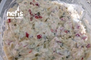Yoğurtlu Tavuklu Arpa Şehriye Salatası Tarifi