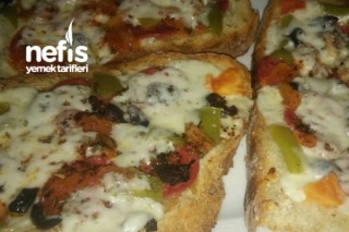 Tavada Soğanlı Dilim Pizza Tarifi