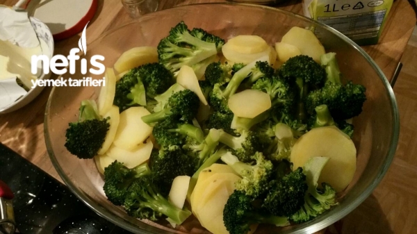 Beşamel Soslu Fırında Brokoli Ve Patetes