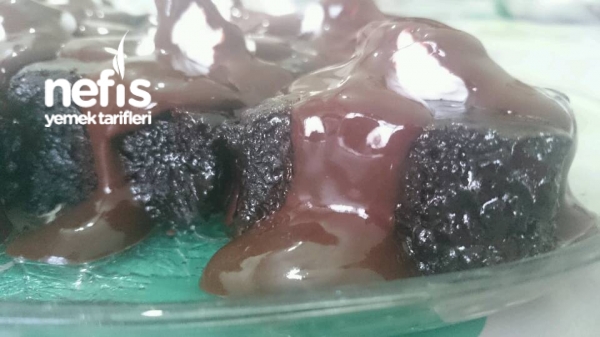 Bol Çikolatalı Soslu Islak Kek (Denemeyen Pişman Olur) Nefis Yemek