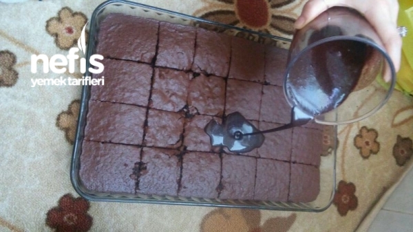 Bol Çikolatalı Soslu Islak Kek (Denemeyen Pişman Olur) Nefis Yemek