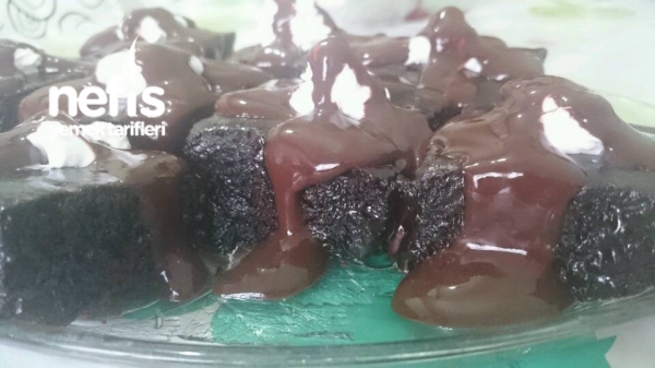 Bol Çikolatalı Soslu Islak Kek (Denemeyen Pişman Olur) Nefis Yemek