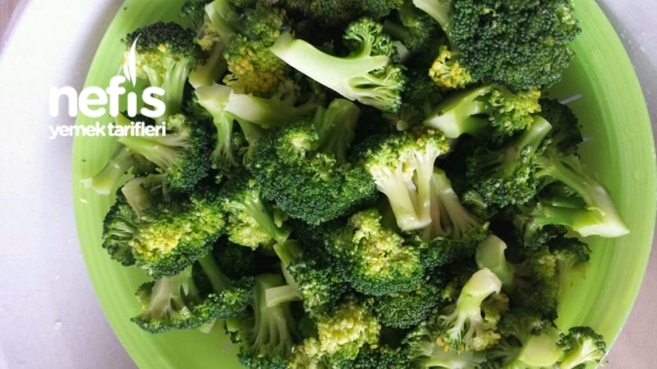 Harika Bir Brokoli Salatasi