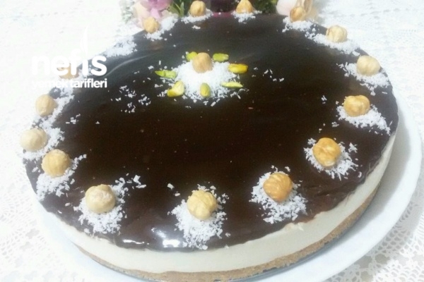 Chesecake Görünümlü İrmikli Pasta Nefis Yemek Tarifleri