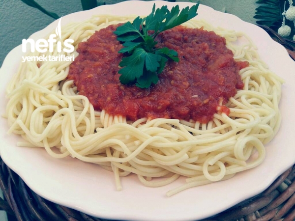 İtalyan Soslu Spagetti (Spaghetti Napoletana)