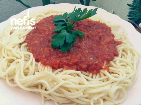 İtalyan Soslu Spagetti (Spaghetti Napoletana)