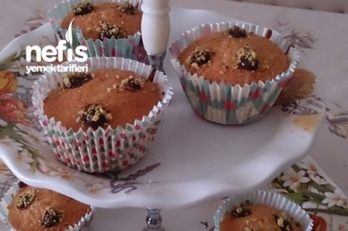 Beyaz Çikolata Dolgulu Cupcake Tarifi Videosu Beyaz Çikolata Dolgulu Cupcake Tarifi Videosu
