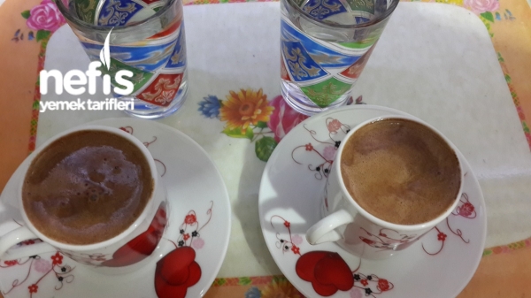 Çikolatalı Bol Köpüklü Türk Kahvesi