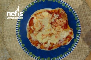 3 Peynirli Kolay Pizza Tarifi