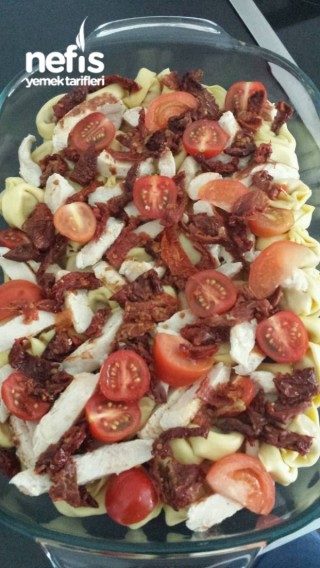 Fırında Domatesli Tortellini