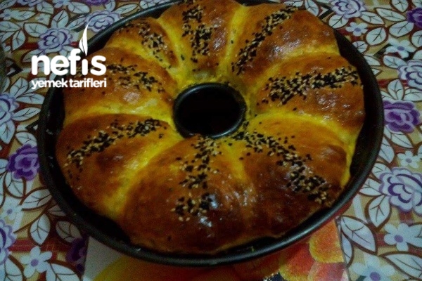 Kek Kalıbında Kaşarlı Sucuklu Ekmek Nefis Yemek Tarifleri