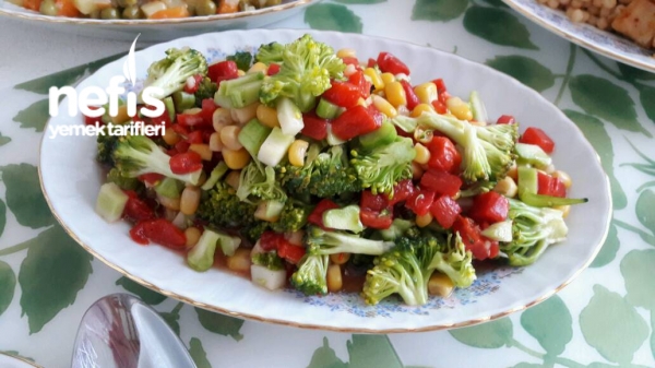 Köz Biberli Mısırlı Brokoli Salatası