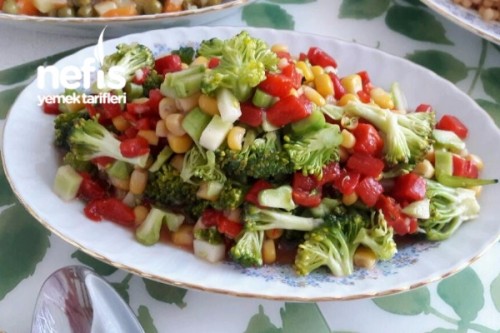 Köz Biberli Mısırlı Brokoli Salatası Tarifi
